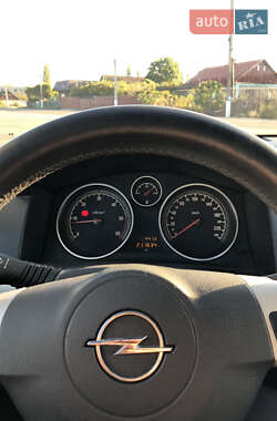 Хэтчбек Opel Astra 2007 в Захарьевке