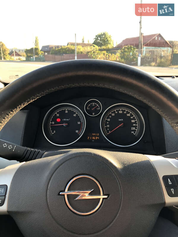 Хэтчбек Opel Astra 2007 в Захарьевке