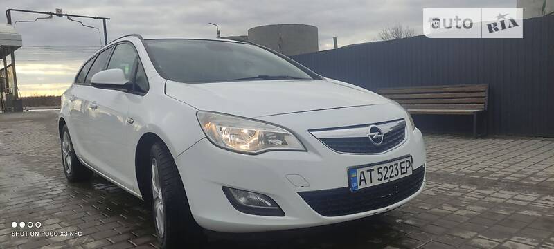 Універсал Opel Astra 2011 в Бурштині