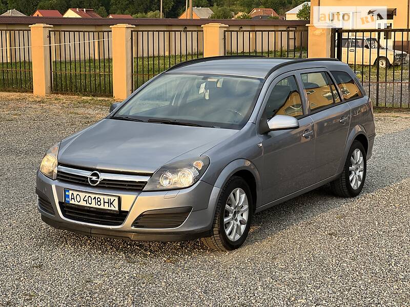 Универсал Opel Astra 2006 в Иршаве