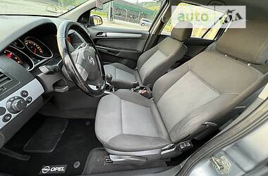 Универсал Opel Astra 2006 в Иршаве