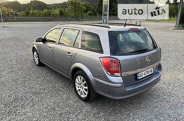 Универсал Opel Astra 2006 в Иршаве