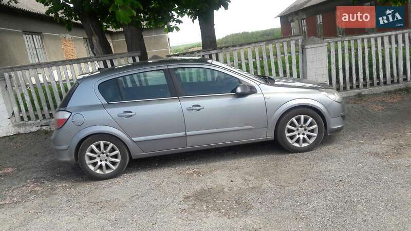 Хэтчбек Opel Astra 2004 в Чорткове