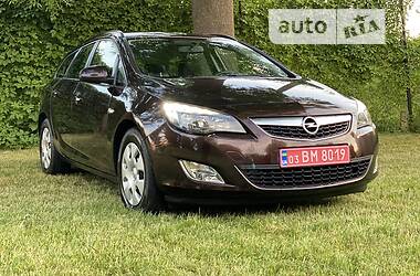 Универсал Opel Astra 2012 в 