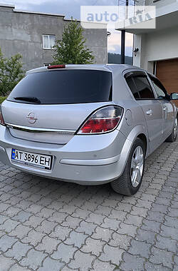 Хэтчбек Opel Astra 2009 в Верховине