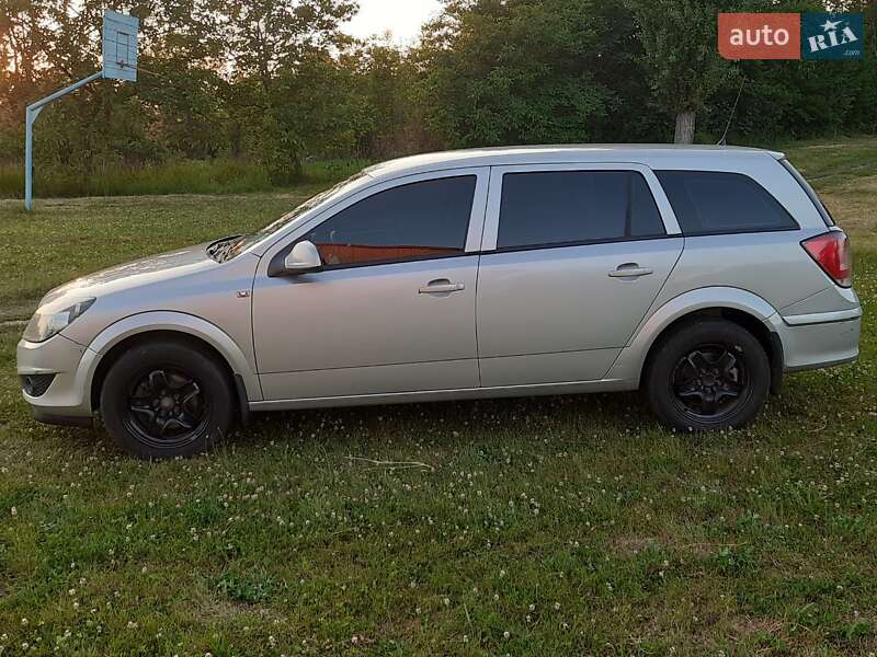 Универсал Opel Astra 2013 в Киеве