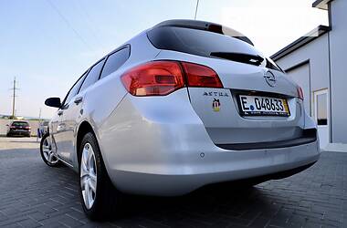 Універсал Opel Astra 2012 в Дрогобичі