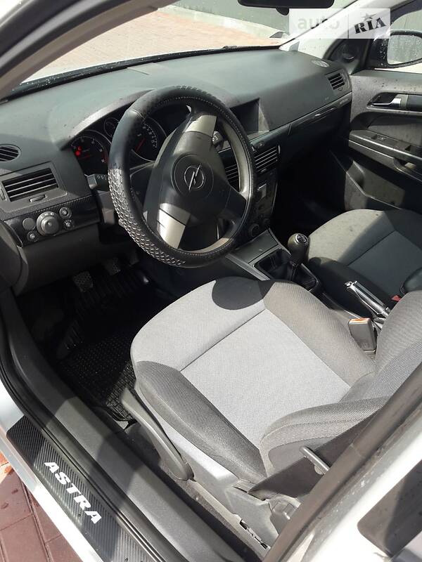 Универсал Opel Astra 2005 в Сарнах