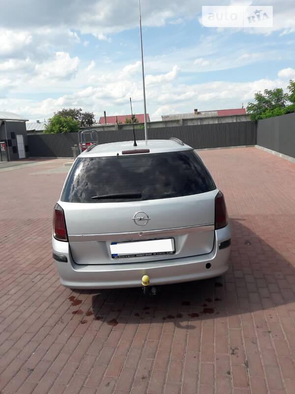Универсал Opel Astra 2005 в Сарнах
