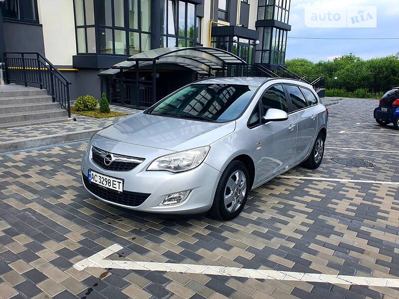 Универсал Opel Astra 2011 в Луцке