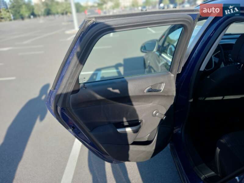 Универсал Opel Astra 2010 в Киеве