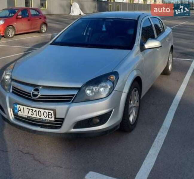 Opel Astra 2011