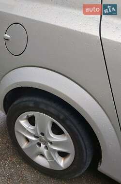 Седан Opel Astra 2011 в 