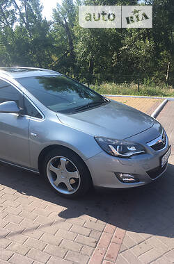 Універсал Opel Astra 2011 в Києві