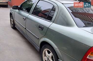 Седан Opel Astra 2006 в 