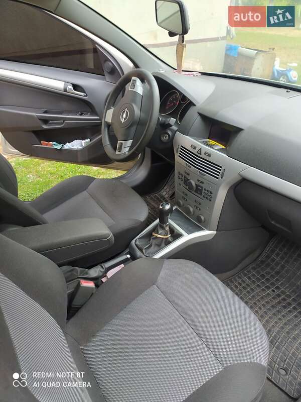 Седан Opel Astra 2009 в Тячеве