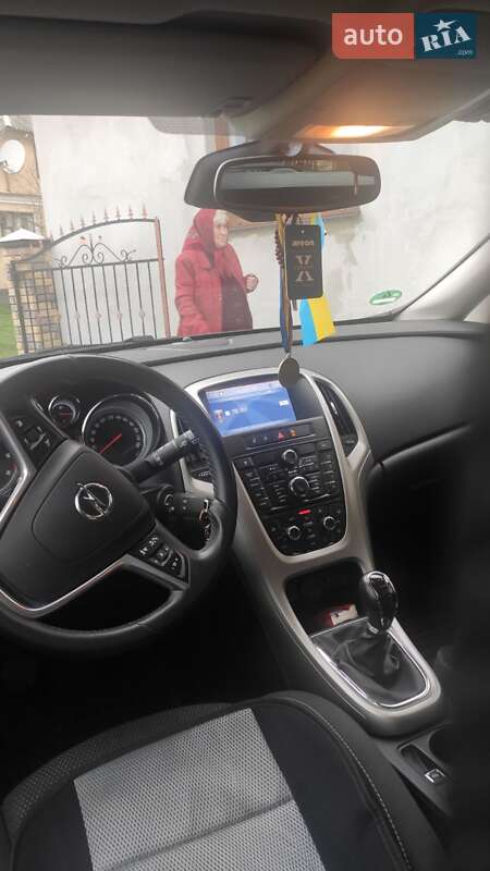 Універсал Opel Astra 2011 в Львові