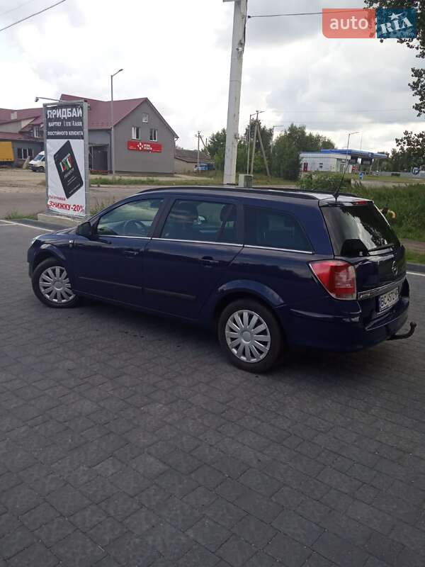 Универсал Opel Astra 2010 в Самборе