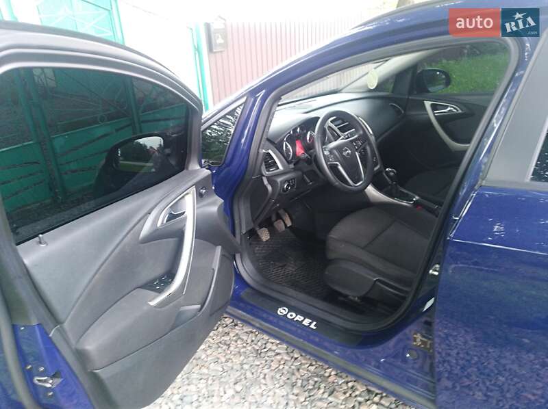 Универсал Opel Astra 2012 в Умани