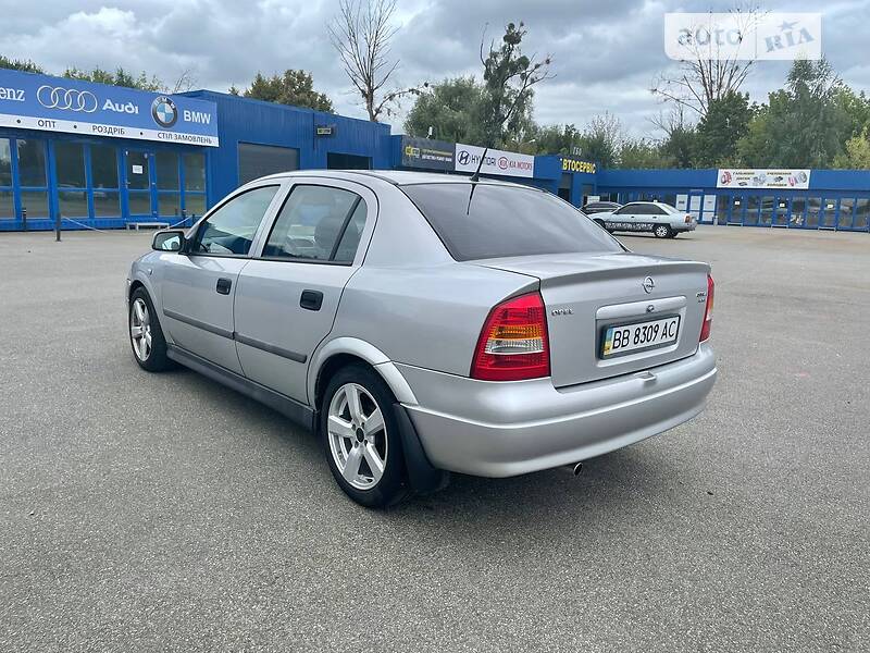 Седан Opel Astra 2001 в Киеве