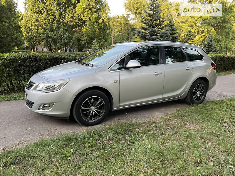 Универсал Opel Astra 2011 в Запорожье