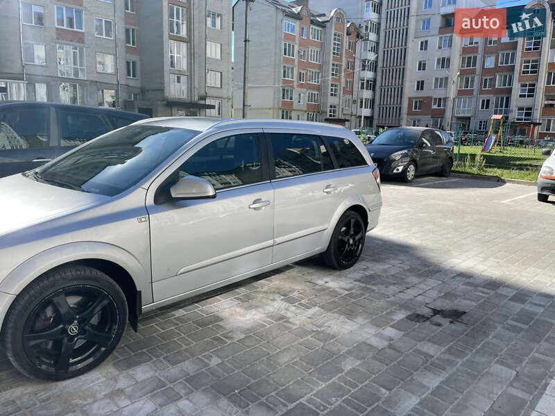 Универсал Opel Astra 2010 в 