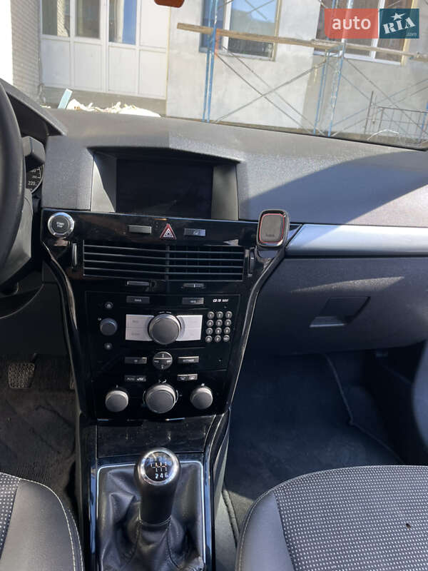 Универсал Opel Astra 2010 в Луцке фото 12 Универсал Opel Astra 2010 в Луцке