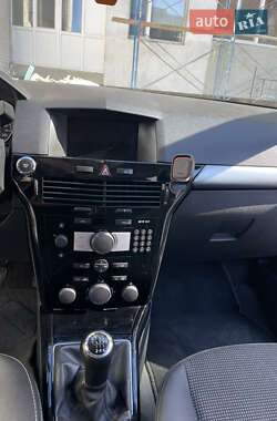 Универсал Opel Astra 2010 в 