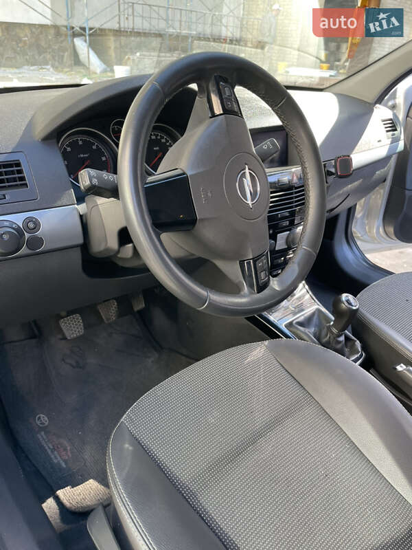 Универсал Opel Astra 2010 в Луцке фото 14 Универсал Opel Astra 2010 в Луцке