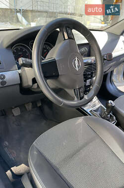 Универсал Opel Astra 2010 в 