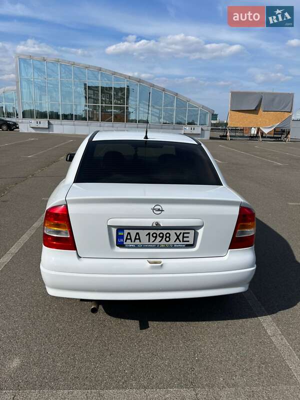 Седан Opel Astra 2008 в Киеве фото 4 Седан Opel Astra 2008 в Киеве