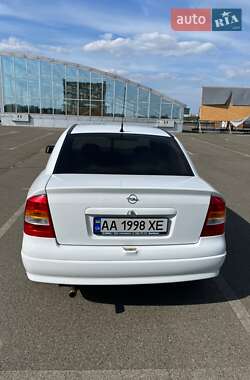 Седан Opel Astra 2008 в 