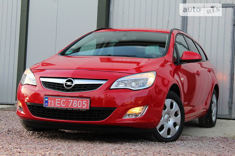 Универсал Opel Astra 2011 в Дрогобыче