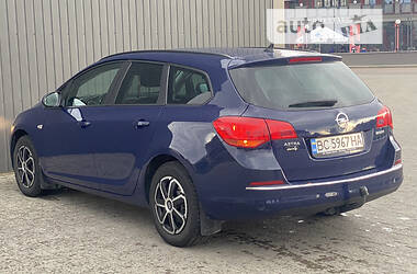 Универсал Opel Astra 2014 в Дрогобыче