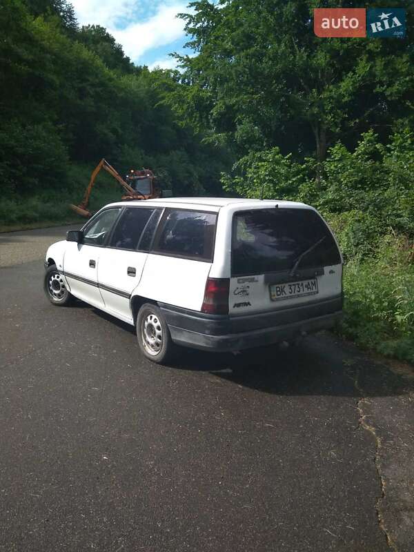Универсал Opel Astra 1993 в Ровно