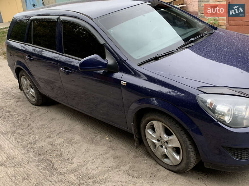 Універсал Opel Astra 2012 в Полтаві