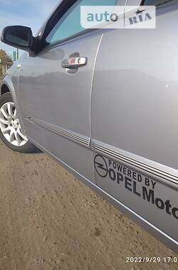Хэтчбек Opel Astra 2004 в 