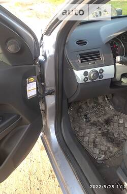 Хэтчбек Opel Astra 2004 в 