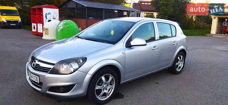 Хетчбек Opel Astra 2013 в Тернополі