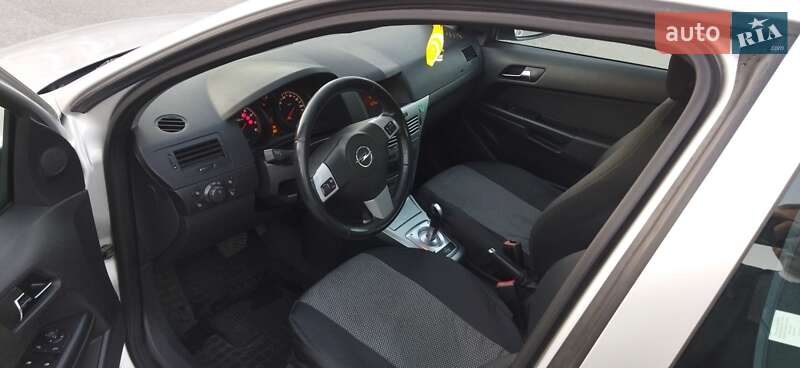 Хетчбек Opel Astra 2013 в Тернополі