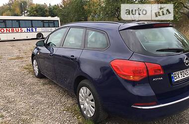 Універсал Opel Astra 2013 в 