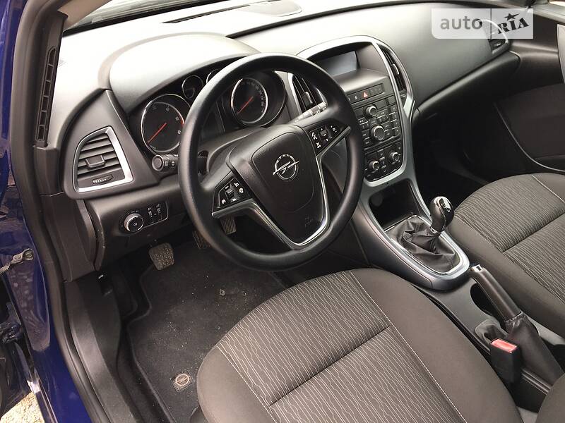 Универсал Opel Astra 2013 в Красилове