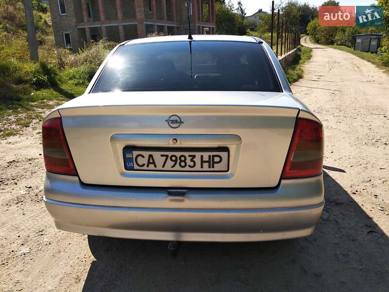 Седан Opel Astra 2001 в Гайвороне