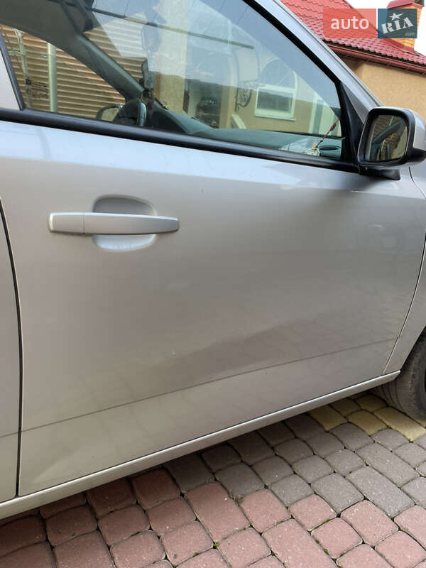 Седан Opel Astra 2011 в Іршаві