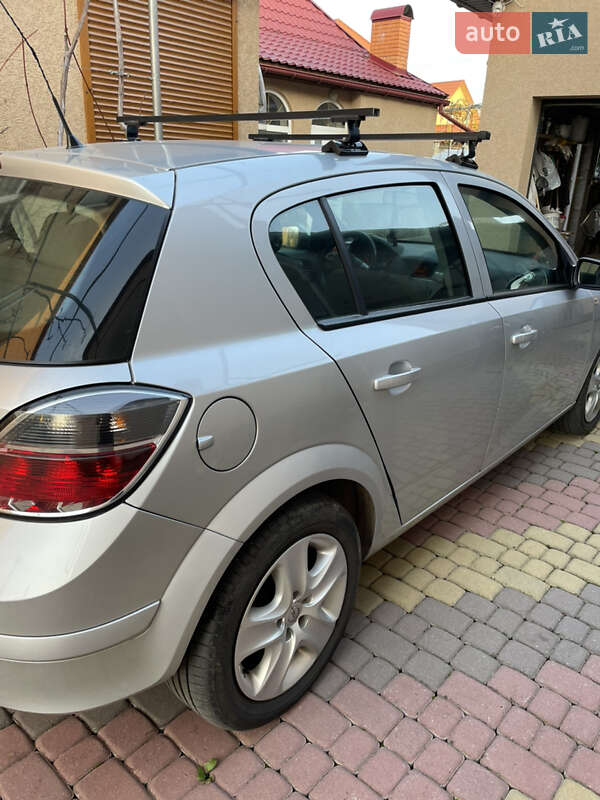 Седан Opel Astra 2011 в Іршаві