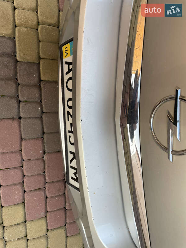 Седан Opel Astra 2011 в Іршаві