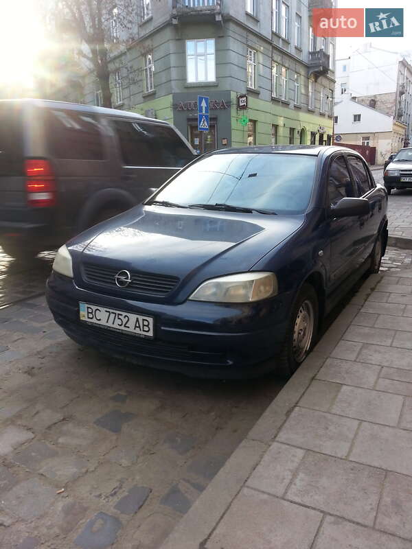 Хетчбек Opel Astra 2000 в 