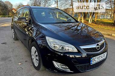 Универсал Opel Astra 2011 в Стрые