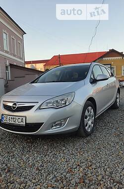 Універсал Opel Astra 2011 в Чернівцях