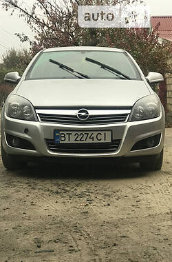 Хэтчбек Opel Astra 2013 в Херсоне